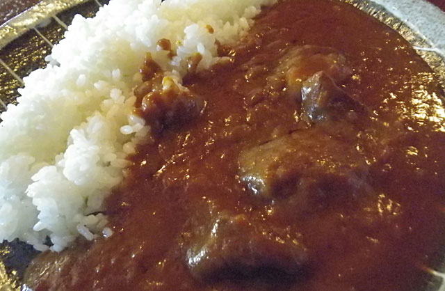 越乃黄金豚カレー（盛りつけ）